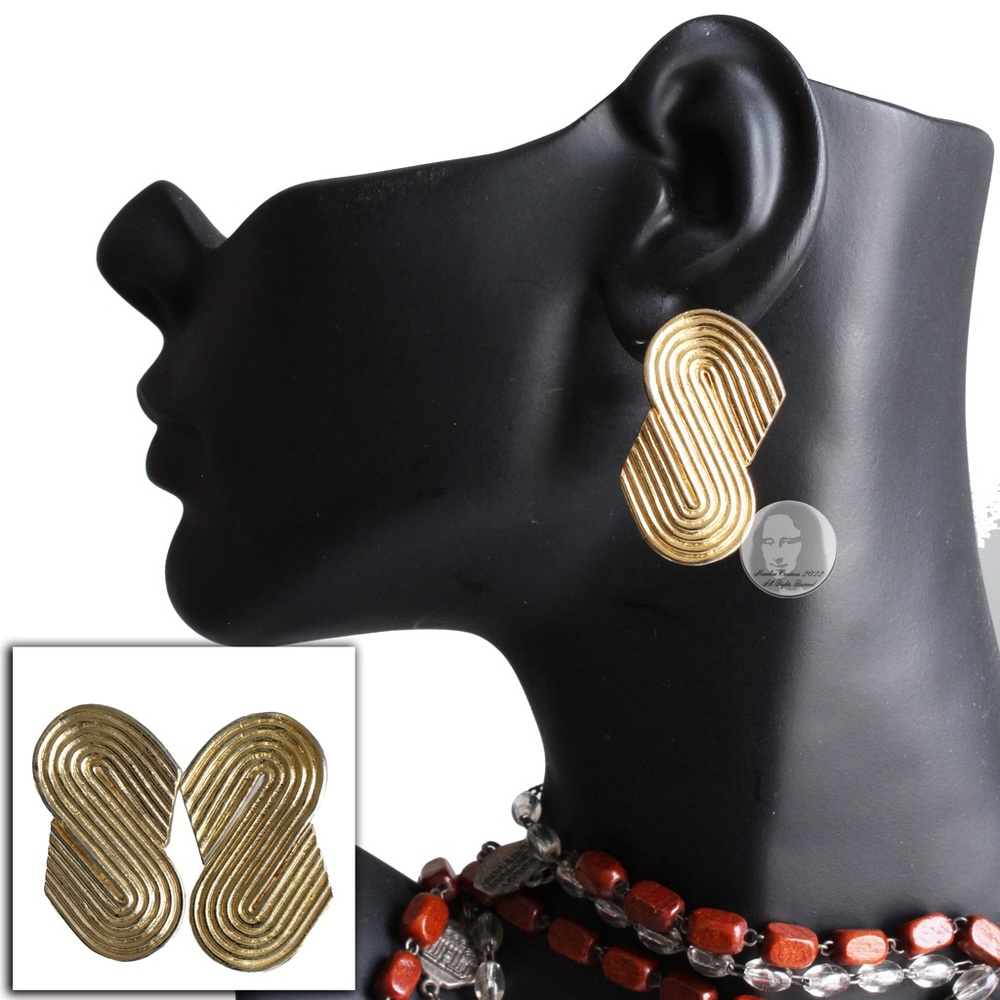 Les Bernard Earrings Large Gold Metal Abstract S Swirl Clip Style Vintage 80s